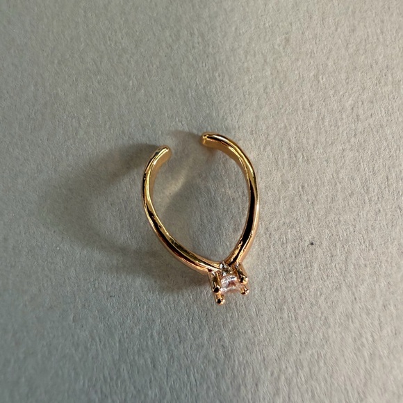 Gold-Tone ear cuff M623 - Picture 3 of 3